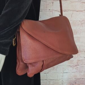 Victoria Leather Co. Chic Tan Leather Crossbody Bag